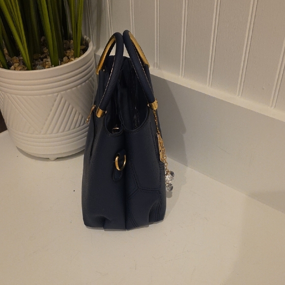 Elegant Navy Blue Handbag with Gold Accents - Picture 4 of 6